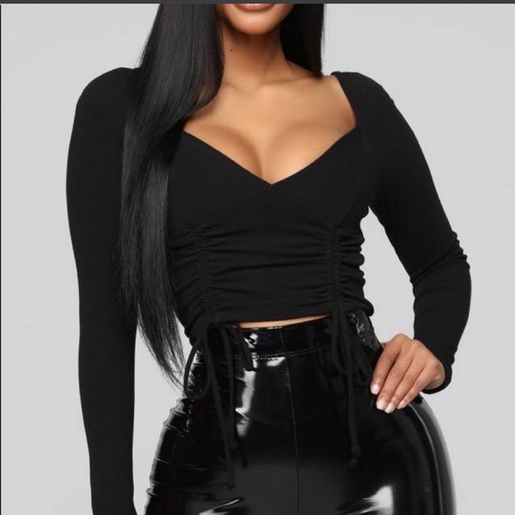 Fashionnova scrunched crop top - Picture 1 of 2